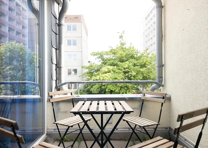 Balkon, 4K Tv, Kaffee, Netflix